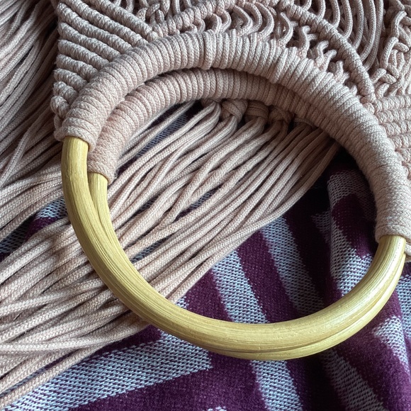 Unique Mauve Pink Macrame Boho Tassel Loop Handle Handbag - Picture 8 of 9